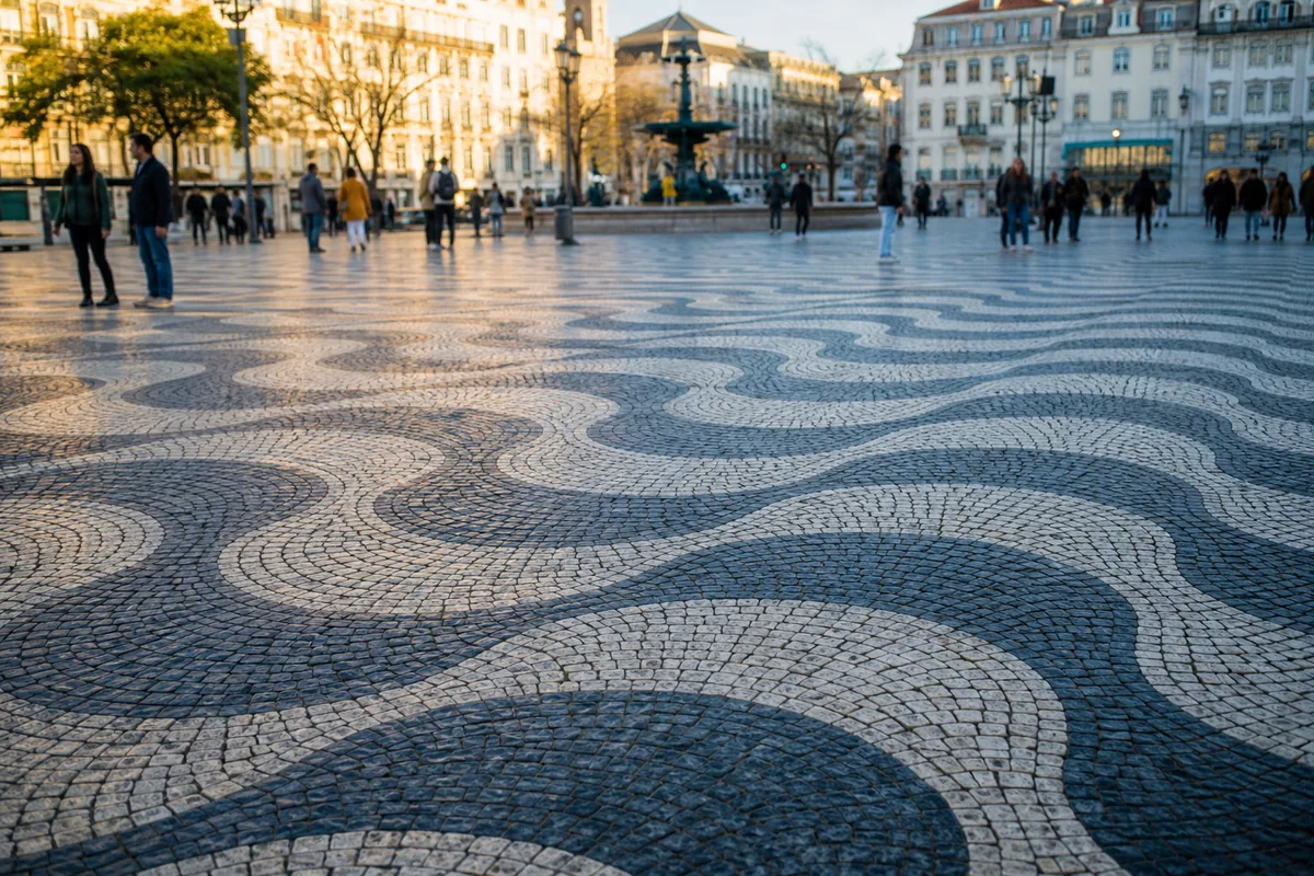 Calçada portuguesa no Rossio, em Lisboa